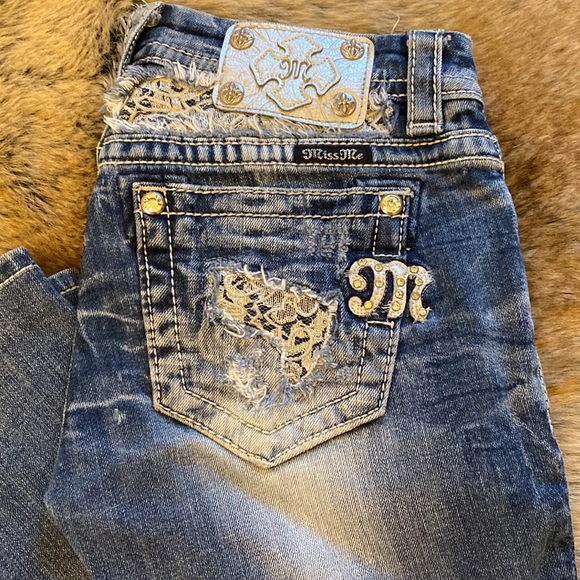 Size 26 Miss Me Boot Cut Jeans - Picture 2 of 11